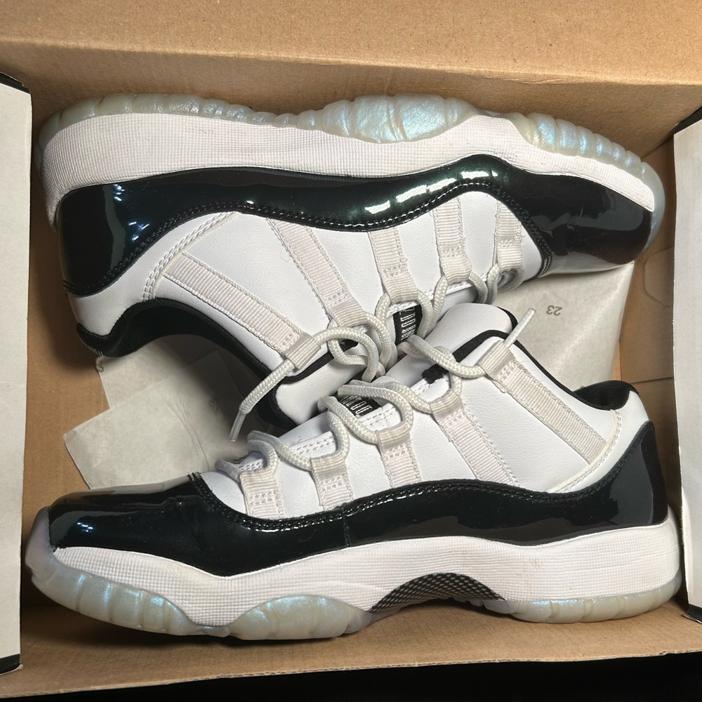Air Jordan 11 Retro Low Emerald